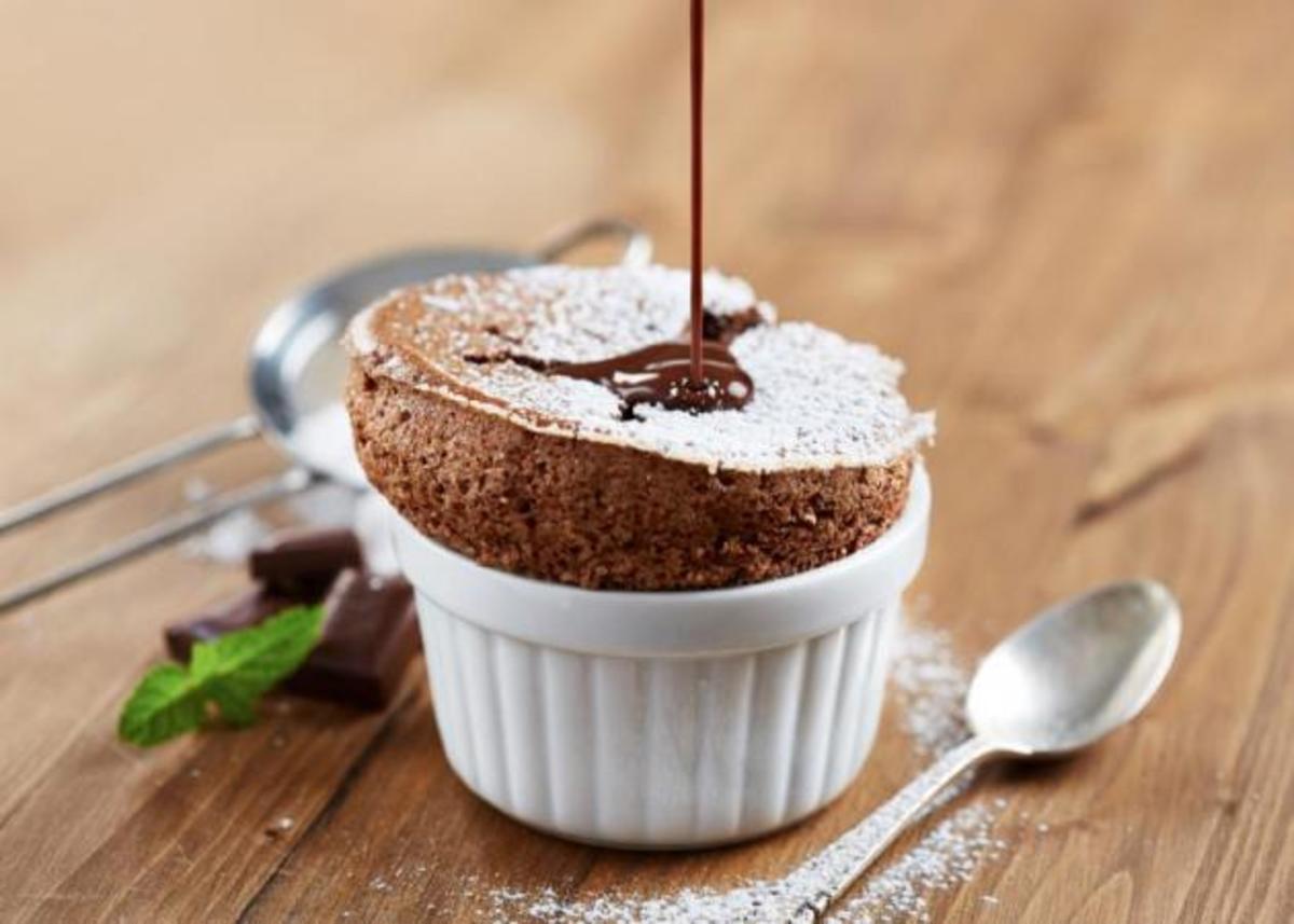 Η διάσημη συνταγή της Julia Child για σουφλέ σοκολάτας!