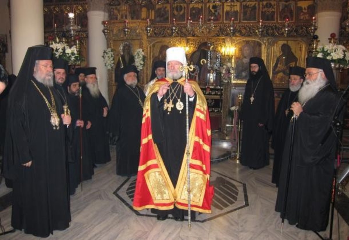 Τι απαντά ο Αρχιεπίσκοπος Τσεχίας για τις καταγγελίες για γυναίκες και εξώγαμα