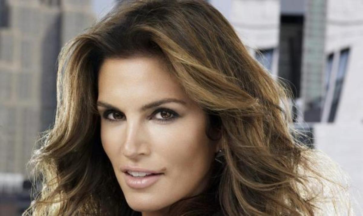 Cindy Crawford: Η sexy φωτογραφία της που ανέβασε ο σύζυγός της για να την στηρίξει μετά το χαμό με την αρετουσάριστη φωτό!
