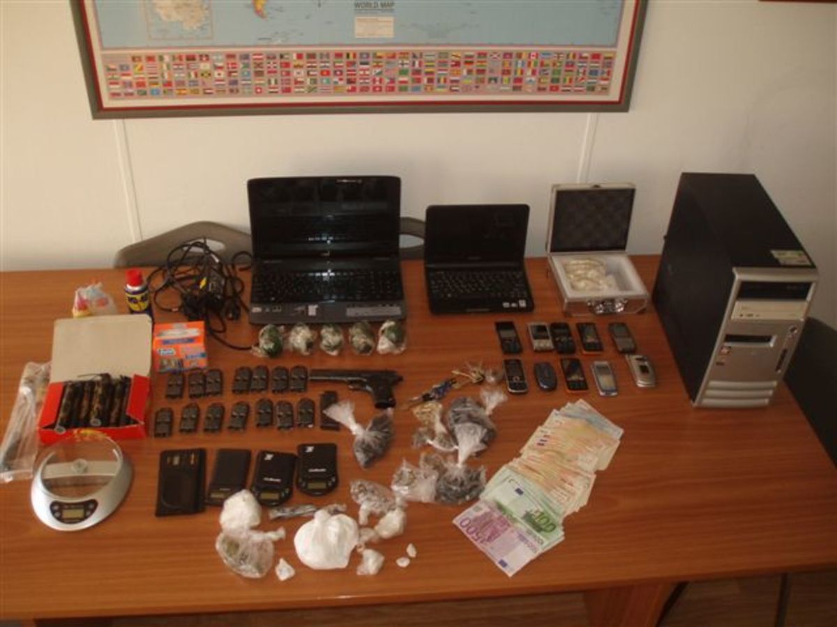 Πήγαν σινεμά αλλά είχαν μαζί τους ναρκωτικά και… όπλα!