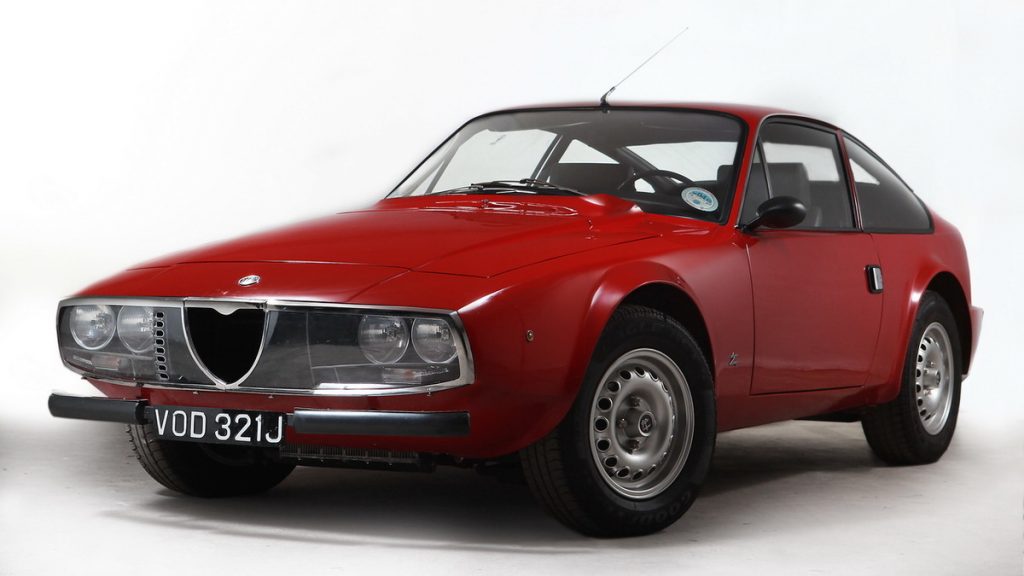 Μια Alfa Romeo Giulia Coupé 1300 GT Junior Ζ στο Ελληνικό Μουσείο Αυτοκινήτου