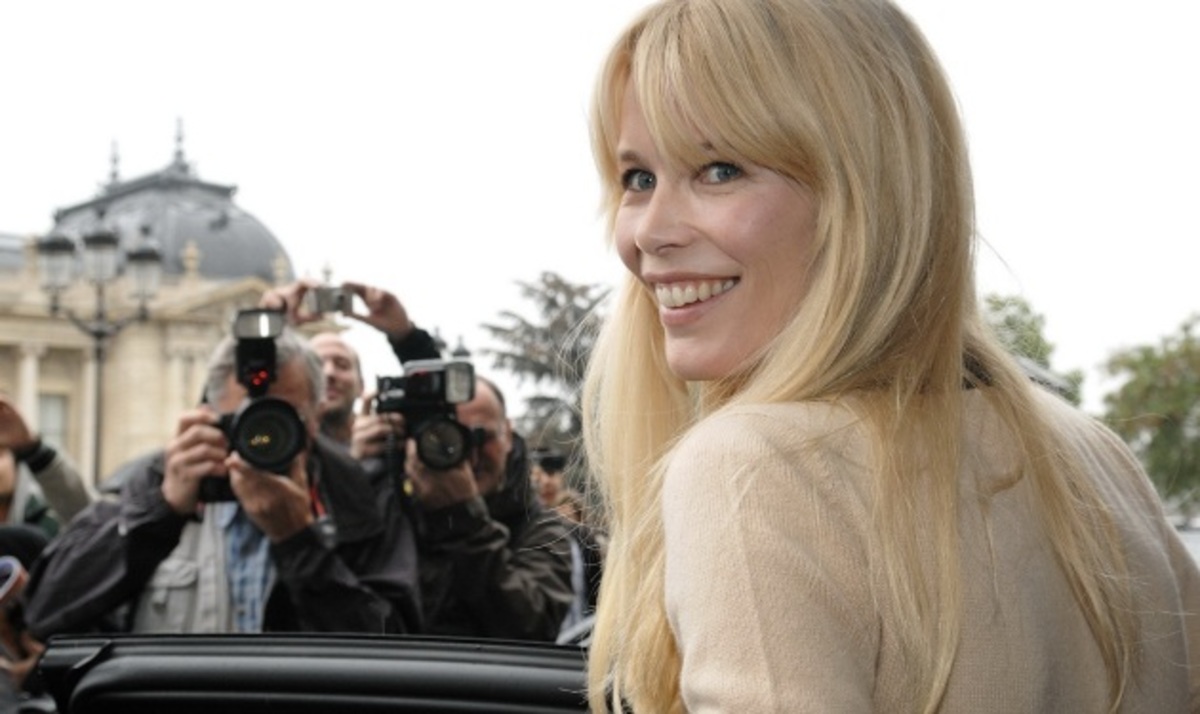 Πήρε φωτιά το σπίτι της Claudia Schiffer!