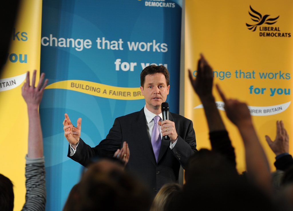 Ο ηγέτης των Φιλελευθέρων Νικ Κλεγκ φαίνεται πως κερδίζει αρκετά την στήριξη των βρετανών σταρ. ΦΩΤΟ REUTERS