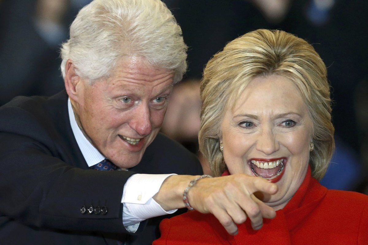 Τα… ηνία της οικονομίας στον Μπιλ δίνει η Χίλαρι Κλίντον