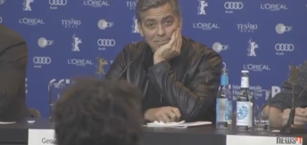 Η ερώτηση δημοσιογράφου που ενόχλησε τον Κλούνεϊ – Βίντεο