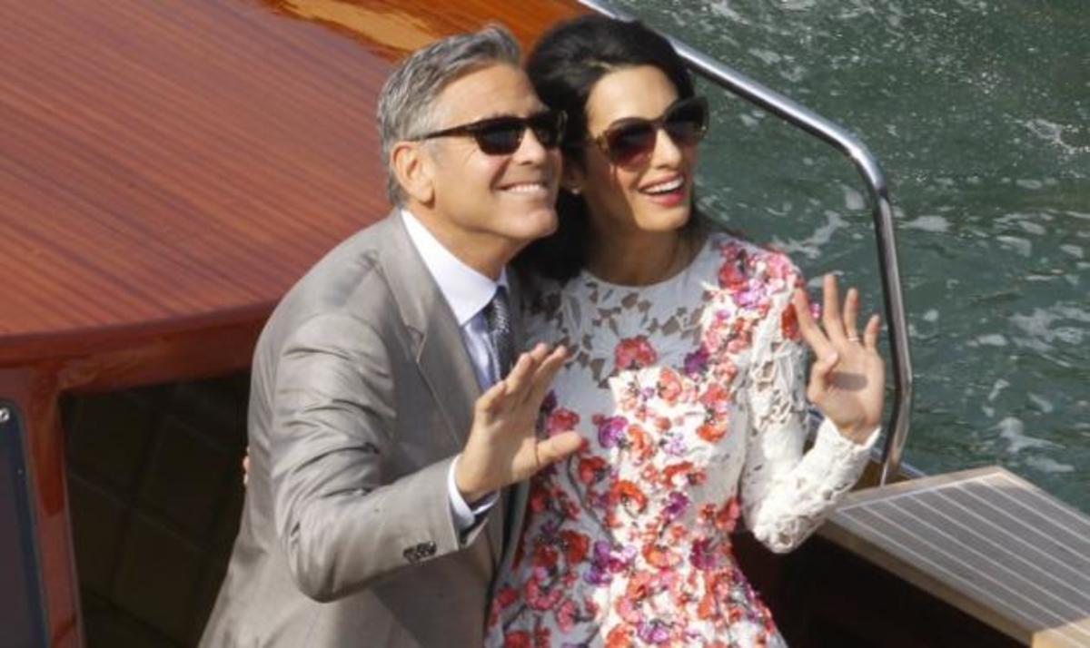 George Clooney: Γιατί έμεινε 28 λεπτά γονατιστός μπροστά στην Amal; Video