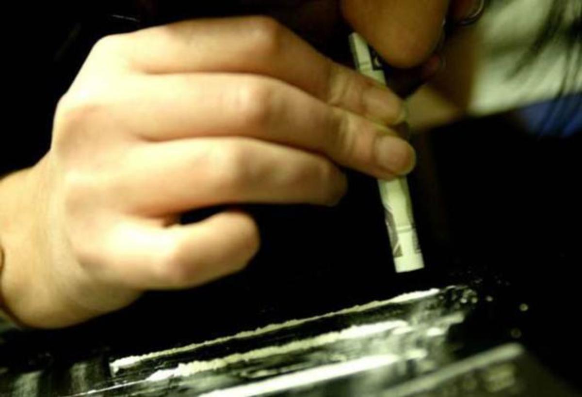 “Έσπρωχνε” κοκαΐνη σε θαμώνες κέντρων της παραλιακής (ΦΩΤΟ)