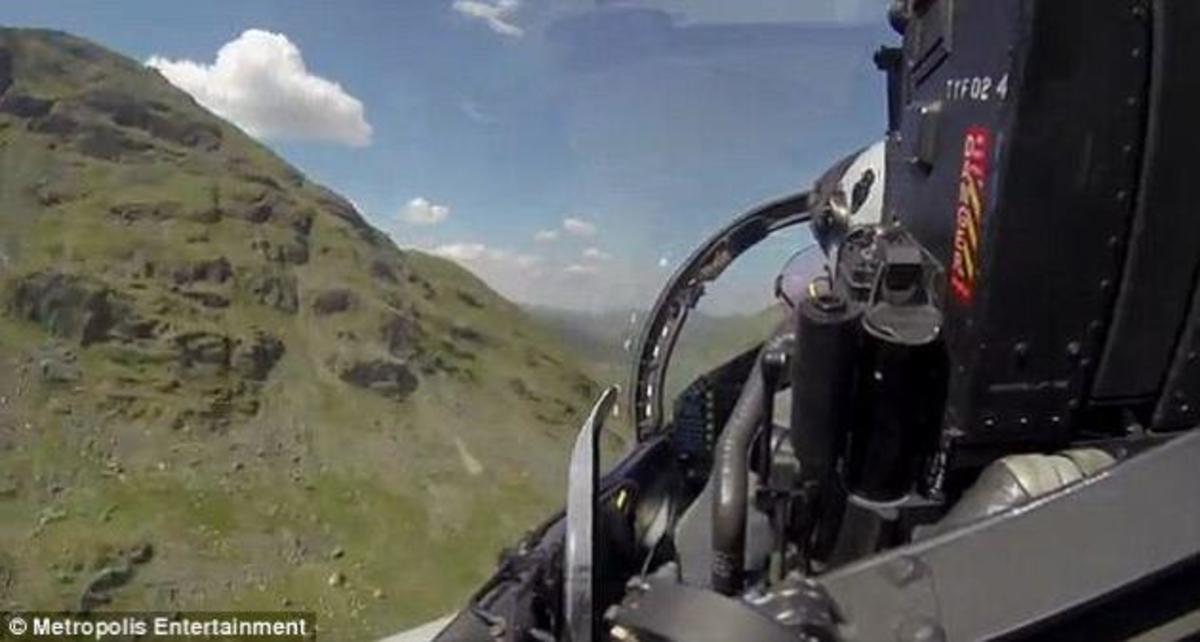 Στο πιλοτήριο μαχητικού αεροσκάφους της Βρετανικής Βασιλικής Αεροπορίας  – ΒΙΝΤΕΟ