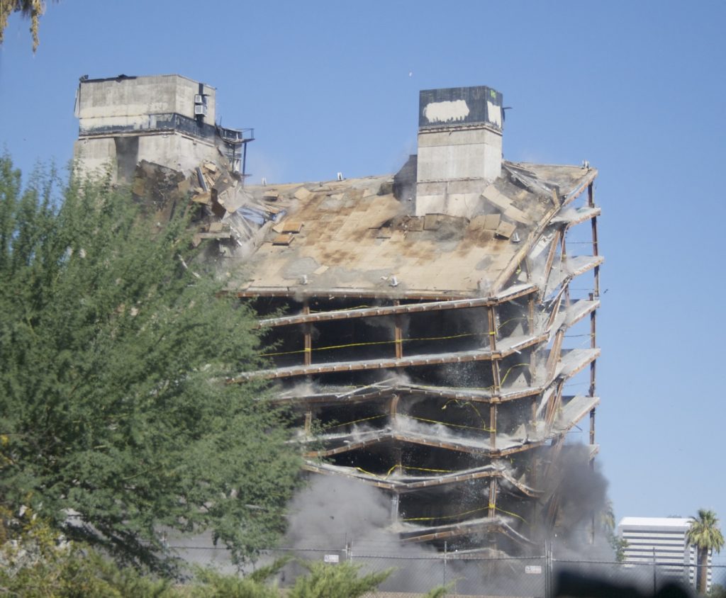 Κατέρρευσε οκταώροφο υπό κατασκευή κτίριο – Φόβοι για θύματα