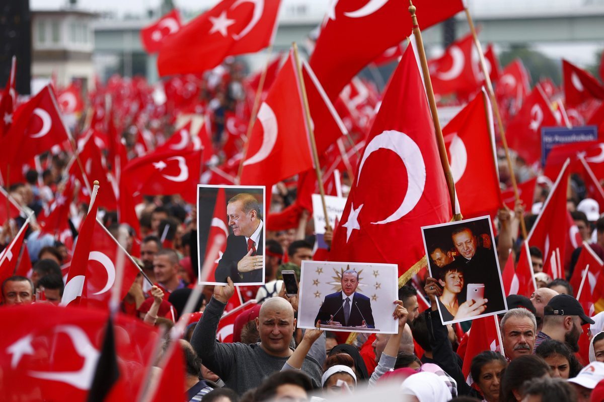 Πάνω από 50.000 οπαδοί του Ερντογάν διαδήλωσαν στη Γερμανία [pics]