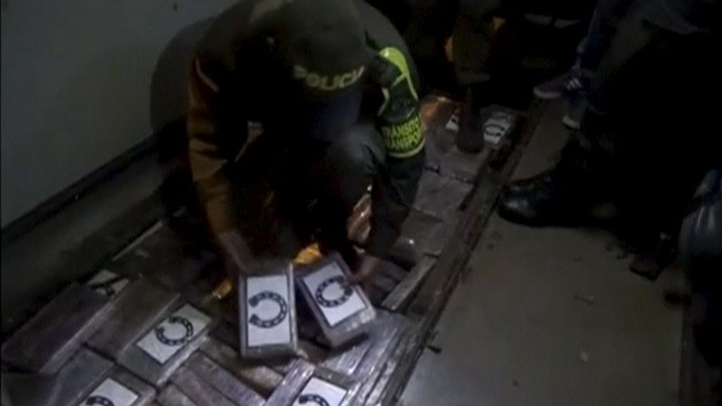 Είχαν κρύψει 575 κιλά κοκαΐνη σε πούλμαν με οπαδούς!