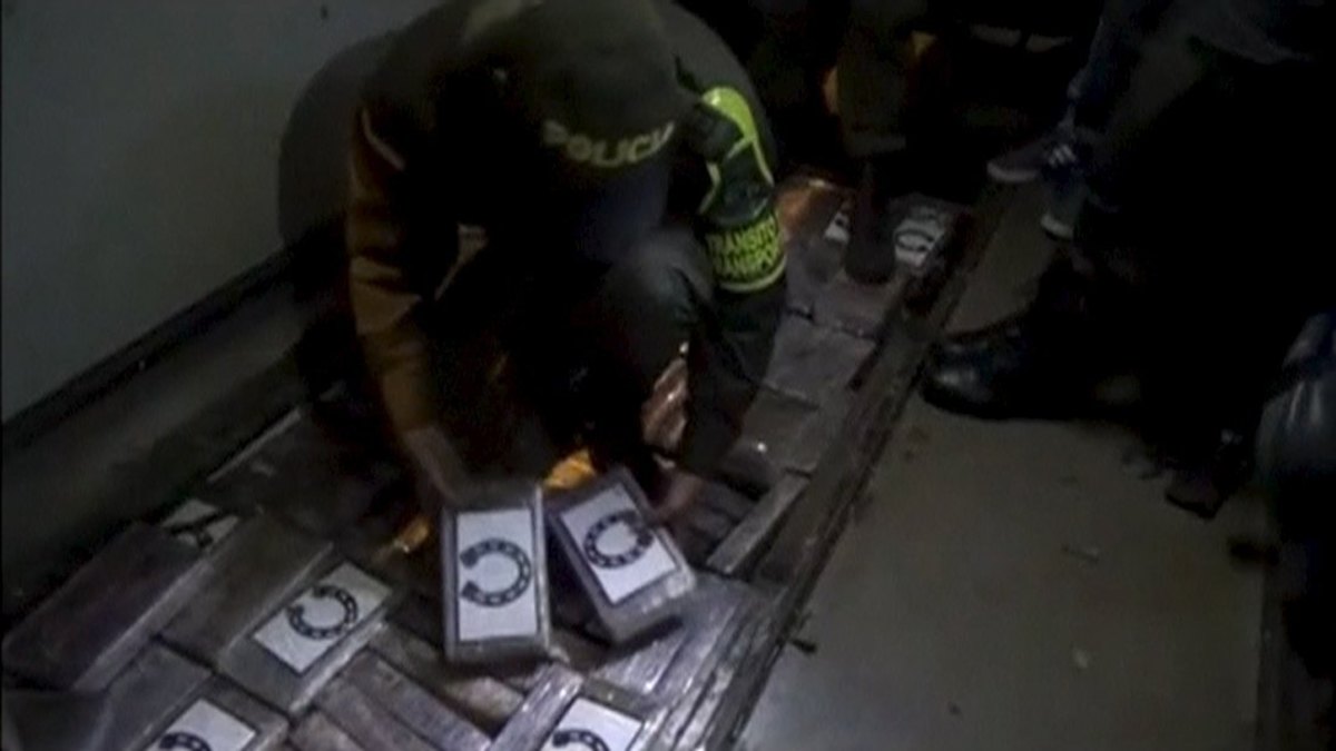 Είχαν κρύψει 575 κιλά κοκαΐνη σε πούλμαν με οπαδούς!