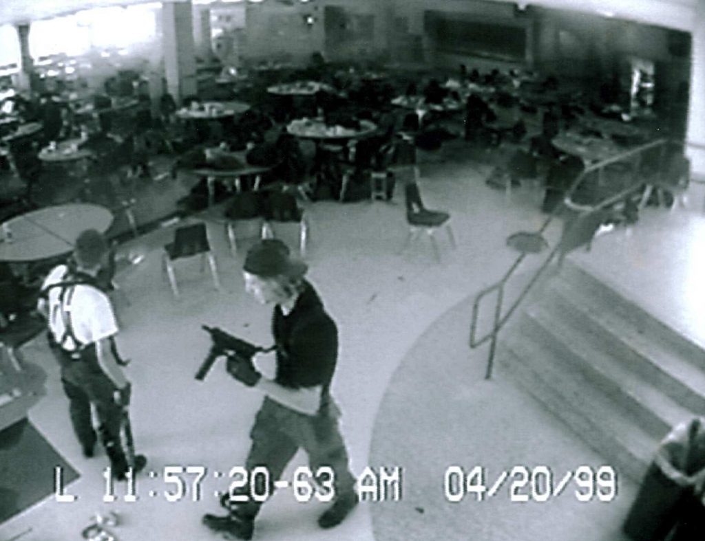 Από το Columbine και το Virginia Tech έως το Oikos – Επιθέσεις σε σχολεία των ΗΠΑ που χαράχθηκαν στη μνήμη