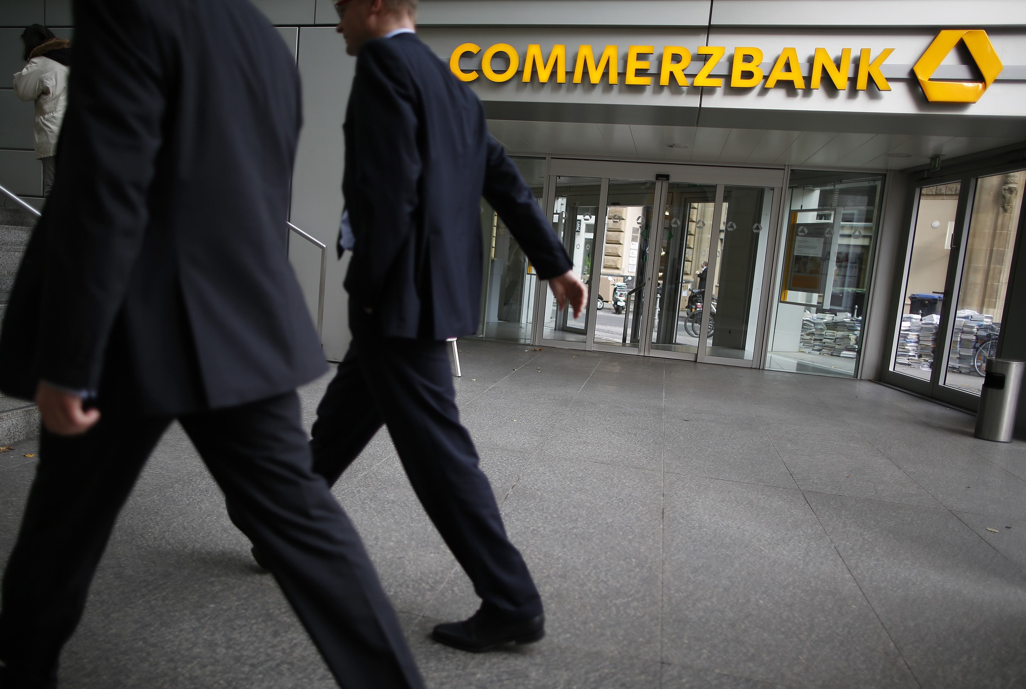 Η δεύτερη μεγαλύτερη γερμανική τράπεζα: “Δεν είναι βέβαιη η παραμονή της Ελλάδας στο ευρώ”