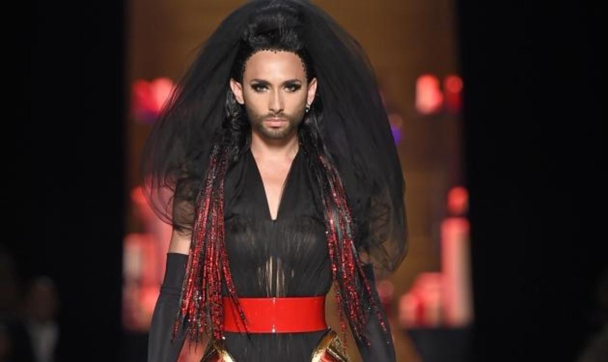 Δες την Conchita στην πασαρέλα!