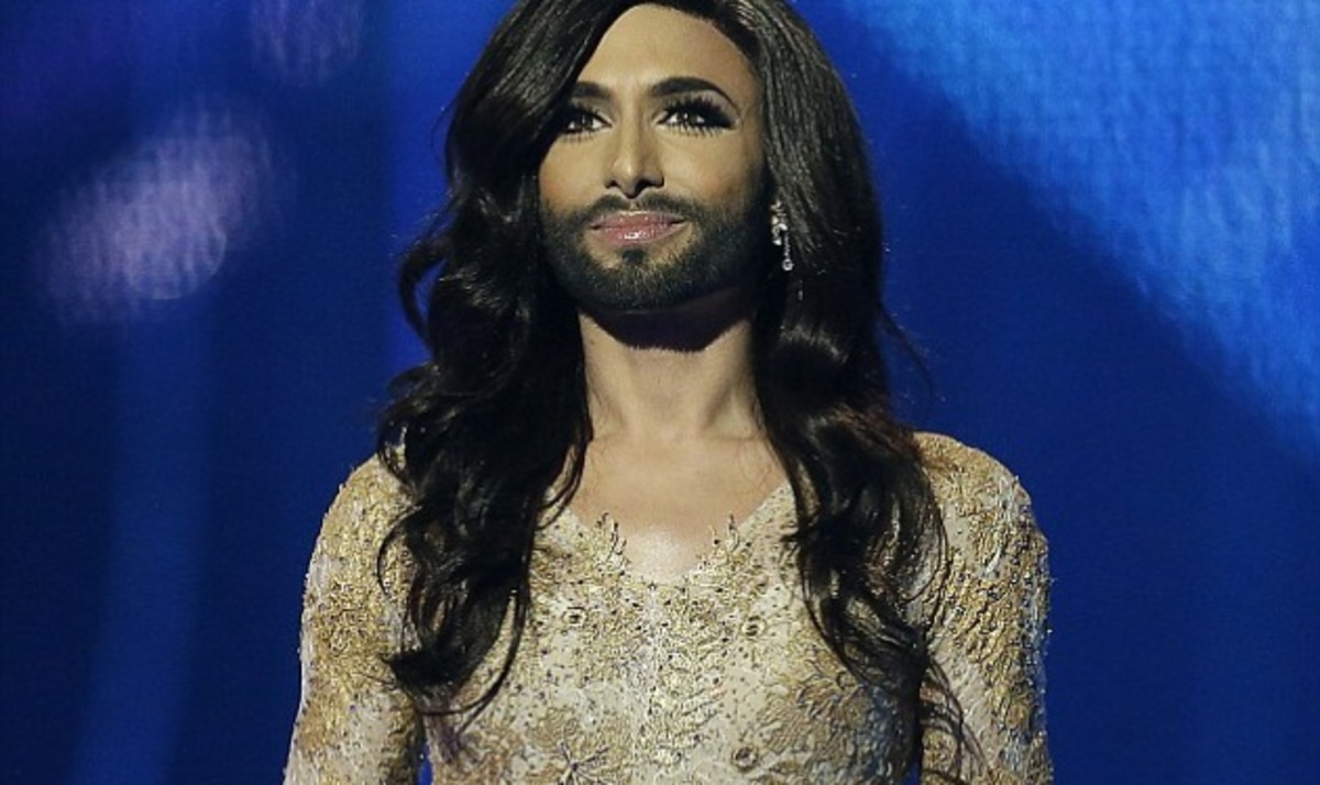 Δες την Conchita Wurs να τραγουδάει Άννα Βίσση!