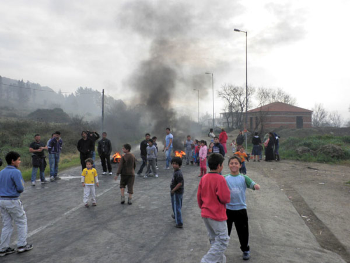 Εμφύλιος στην Κέρκυρα: Κάτοικοι βγήκαν στους δρόμους με όπλα εναντίον τσιγγάνων!