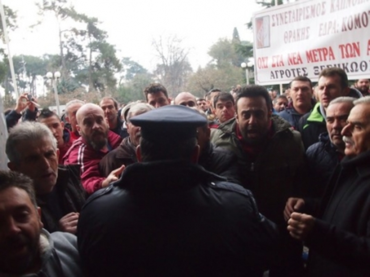 Κομοτηνή:Μάχη αγροτών με ΜΑΤ