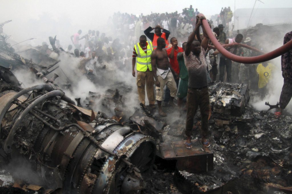 153 νεκροί και χάος στη Νιγηρία – Ανείπωτη αεροπορική τραγωδία (ΦΩΤΟ & VIDEO)