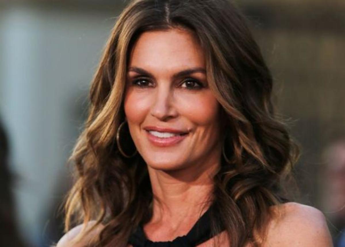 Cindy Crawford: Πιο σέξι από ποτέ! [pics]