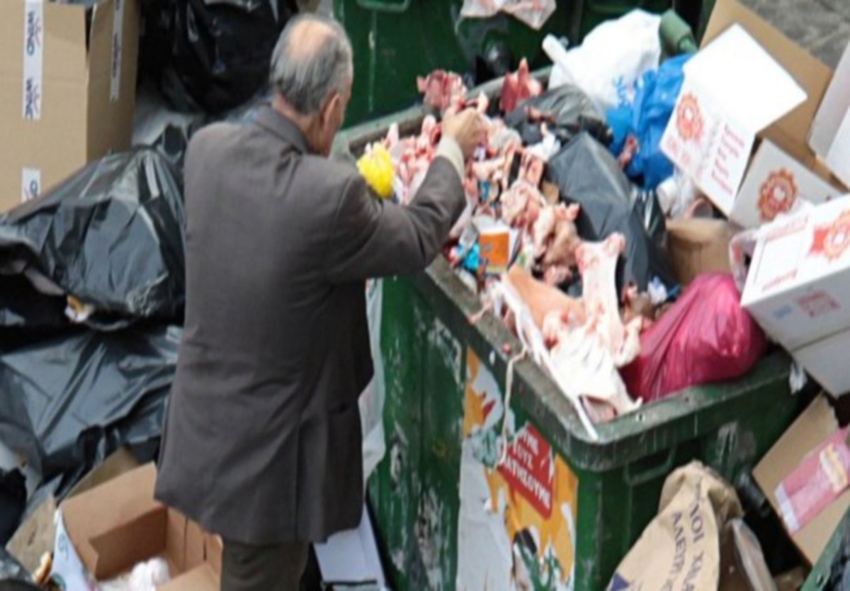 Ψάχνοντας τροφή στα σκουπίδια... ΦΩΤΟ από cretalive.gr