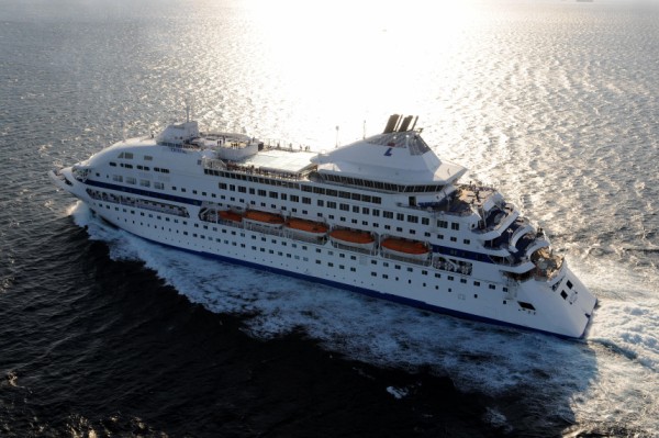 Υποστέλλει την ελληνική σημαία από τα κρουαζιερόπλοιά της η Louis Hellenic Cruises