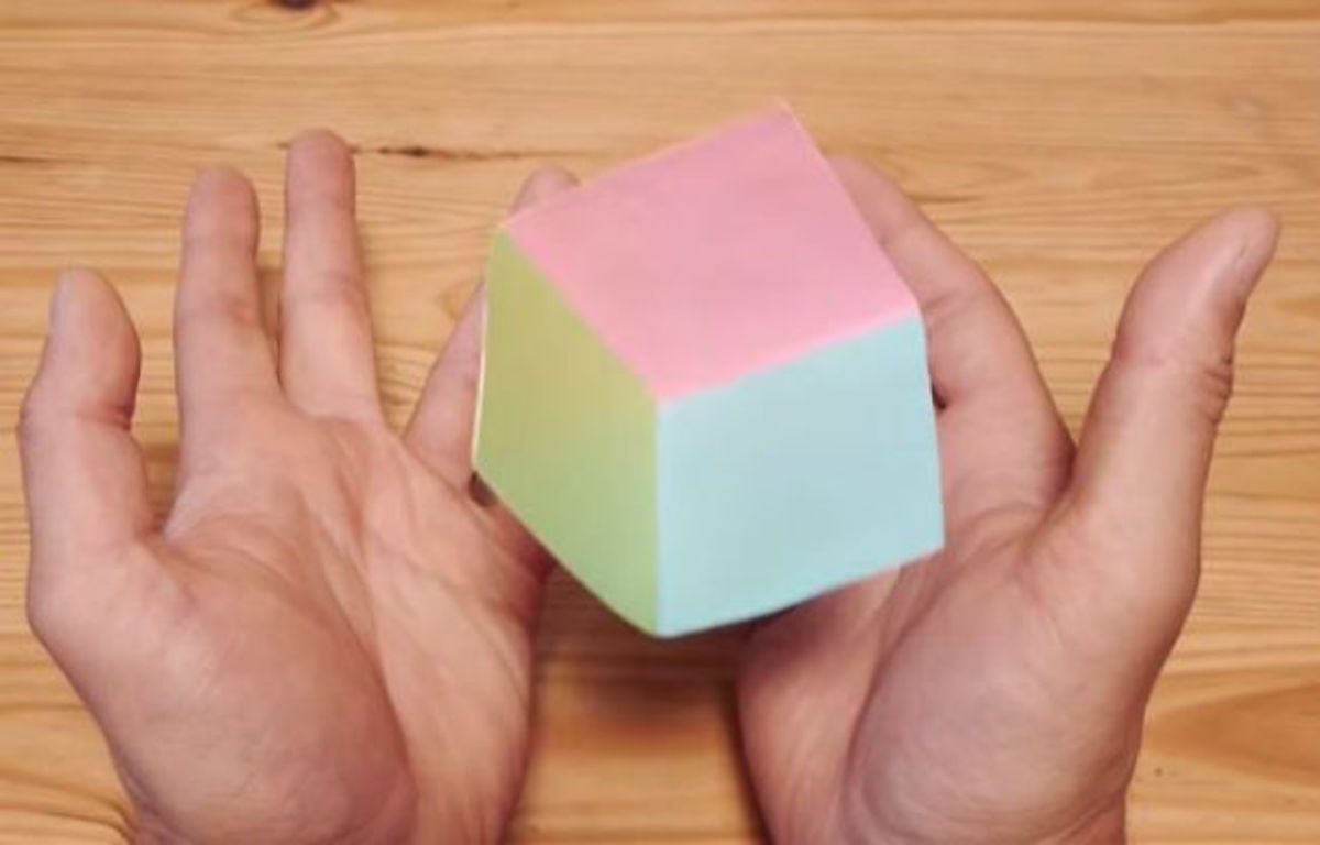 Δείτε πως μπορείτε να φτιάξετε ένα «κυματιστό» κύβο που θα καθοδηγούν τα χέρια σας! (ΒΙΝΤΕΟ)