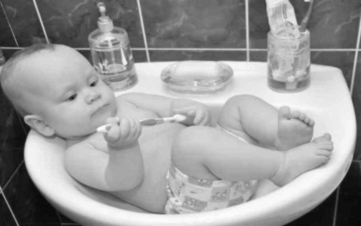 Πάτρα: Μωράκι 2 ετών κλειδώθηκε μόνο του στο μπάνιο!
