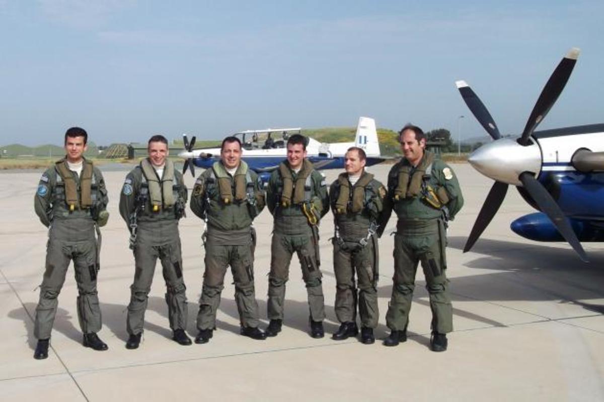 Ελληνικά “φτερά” στην Κύπρο – Φωτογραφίες από την προσγείωση ελληνικών αεροσκαφών στη Πάφο