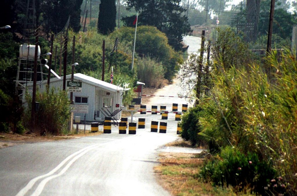 Σε θέσεις μάχης στη νεκρή ζώνη στην Κύπρο τουρκικές δυνάμεις και Ηνωμένα Εθνη