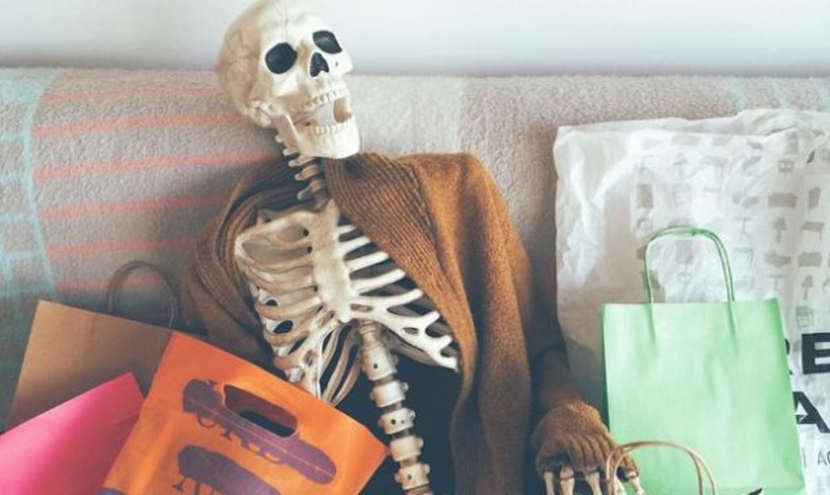 Γνωρίστε την Skellie: Πώς μπορεί ένας σκελετός να κάνει θραύση στο διαδίκτυο!