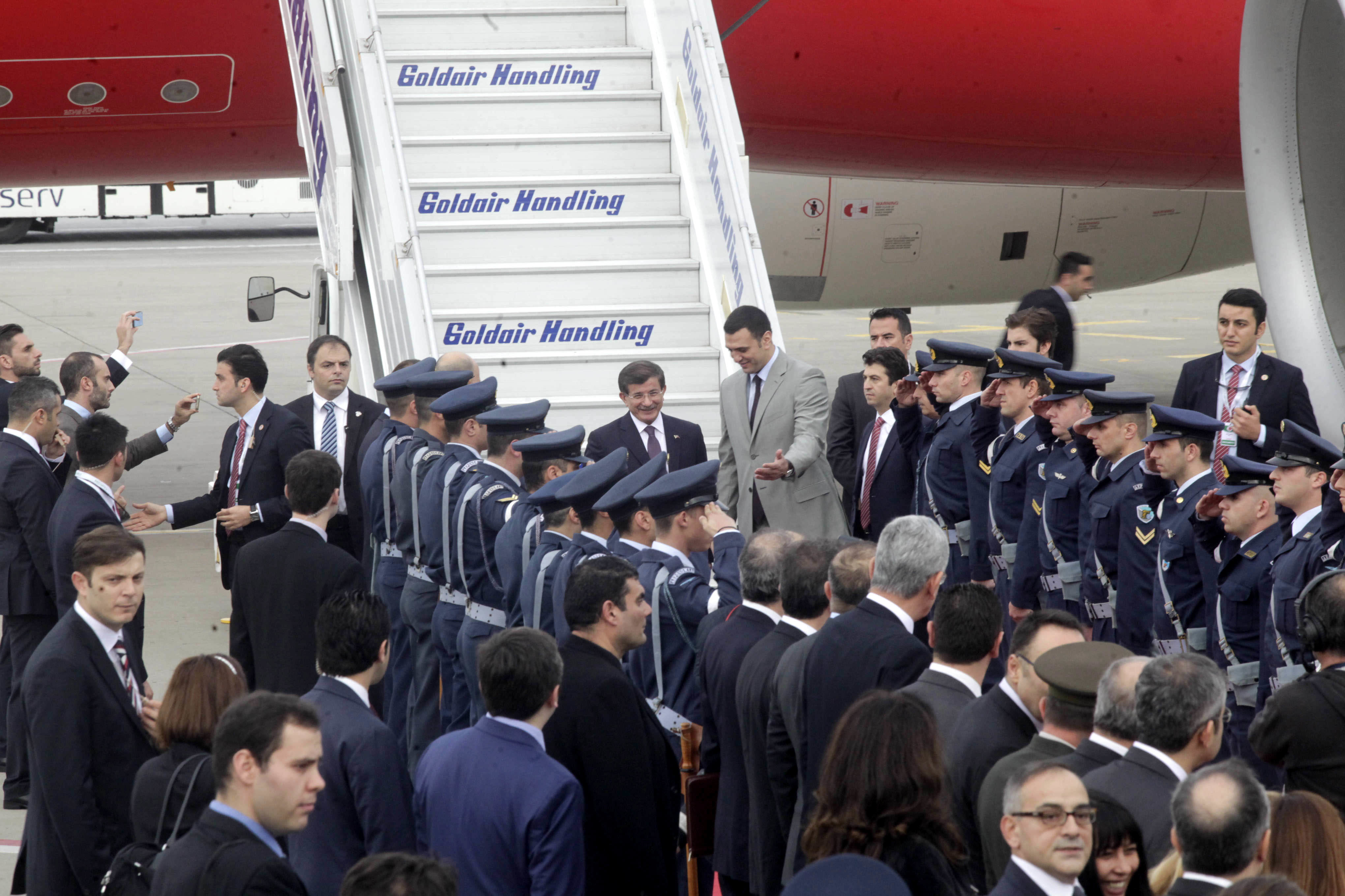 Έστειλαν τον Κικίλια για να… κοντύνει τον Νταβούτογλου! (ΦΩΤΟ)