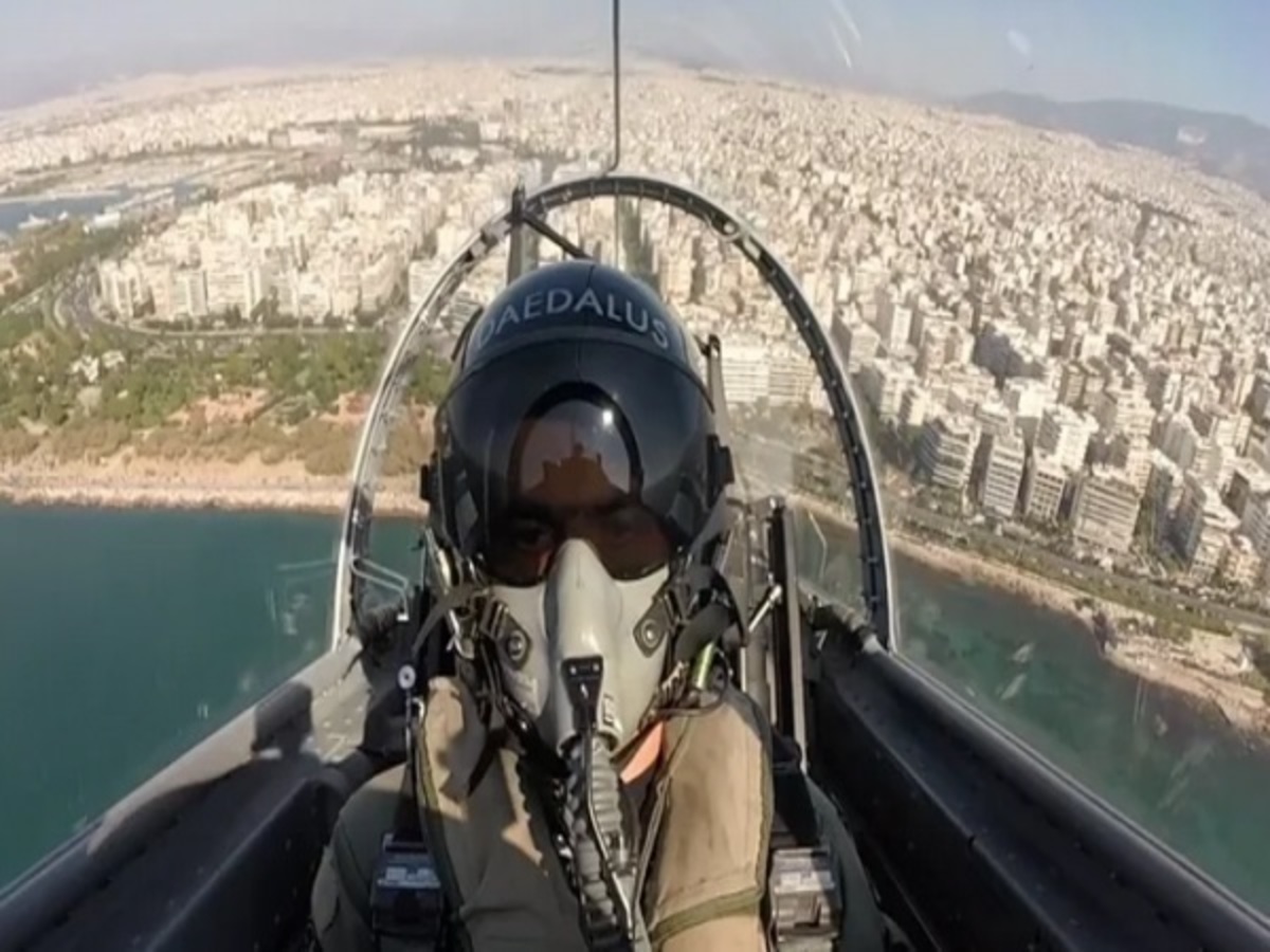 Δείτε την εντυπωσιακή αεροπορική επίδειξη της Ομάδας ΔΑΙΔΑΛΟΣ – ΒΙΝΤΕΟ