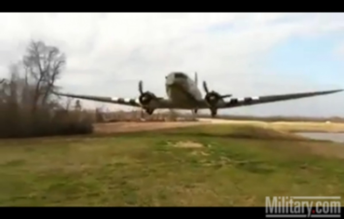 Ντακότα …κουρεύει γκαζόν! ΒΙΝΤΕΟ με πτήση στο χαμηλότερο δυνατό ύψος