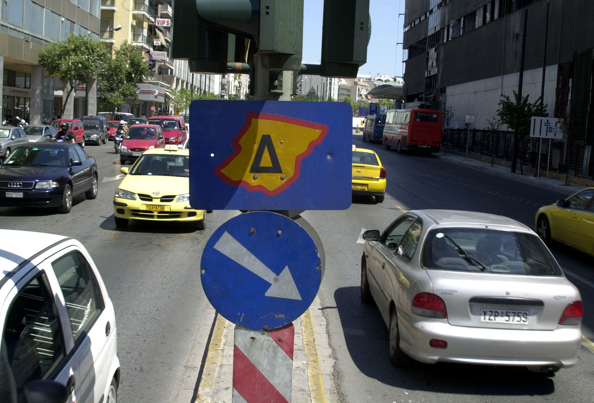 Δακτύλιος ξανά από σήμερα – Τσουχτερά τα πρόστιμα για τους παραβάτες
