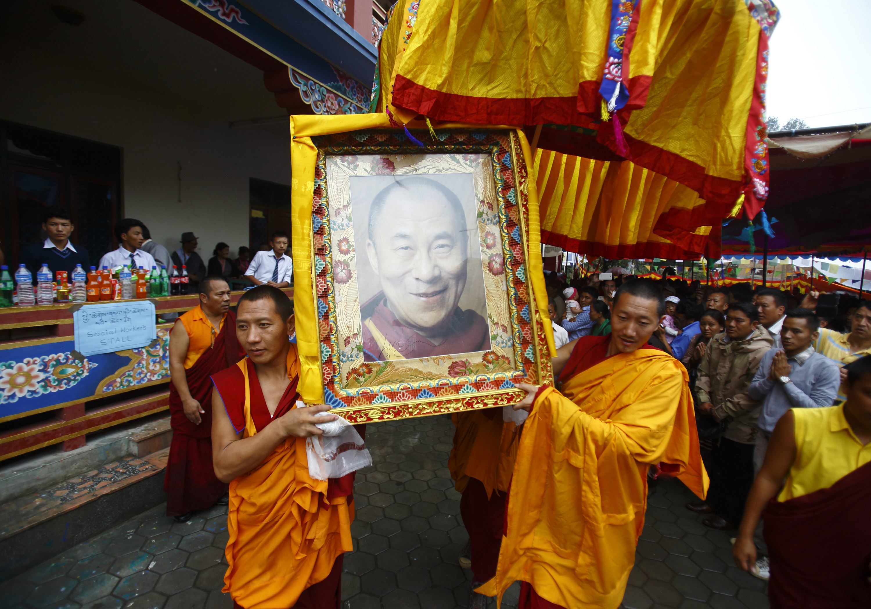 Ο Δαλάι Λάμα γιόρτασε τα 78α γενέθλιά του (ΦΩΤΟ)