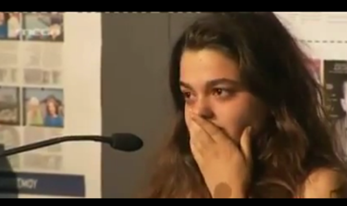 Τα δάκρυα μιας 17χρονης μαθήτριας και η αγωνία της για την Ελλάδα