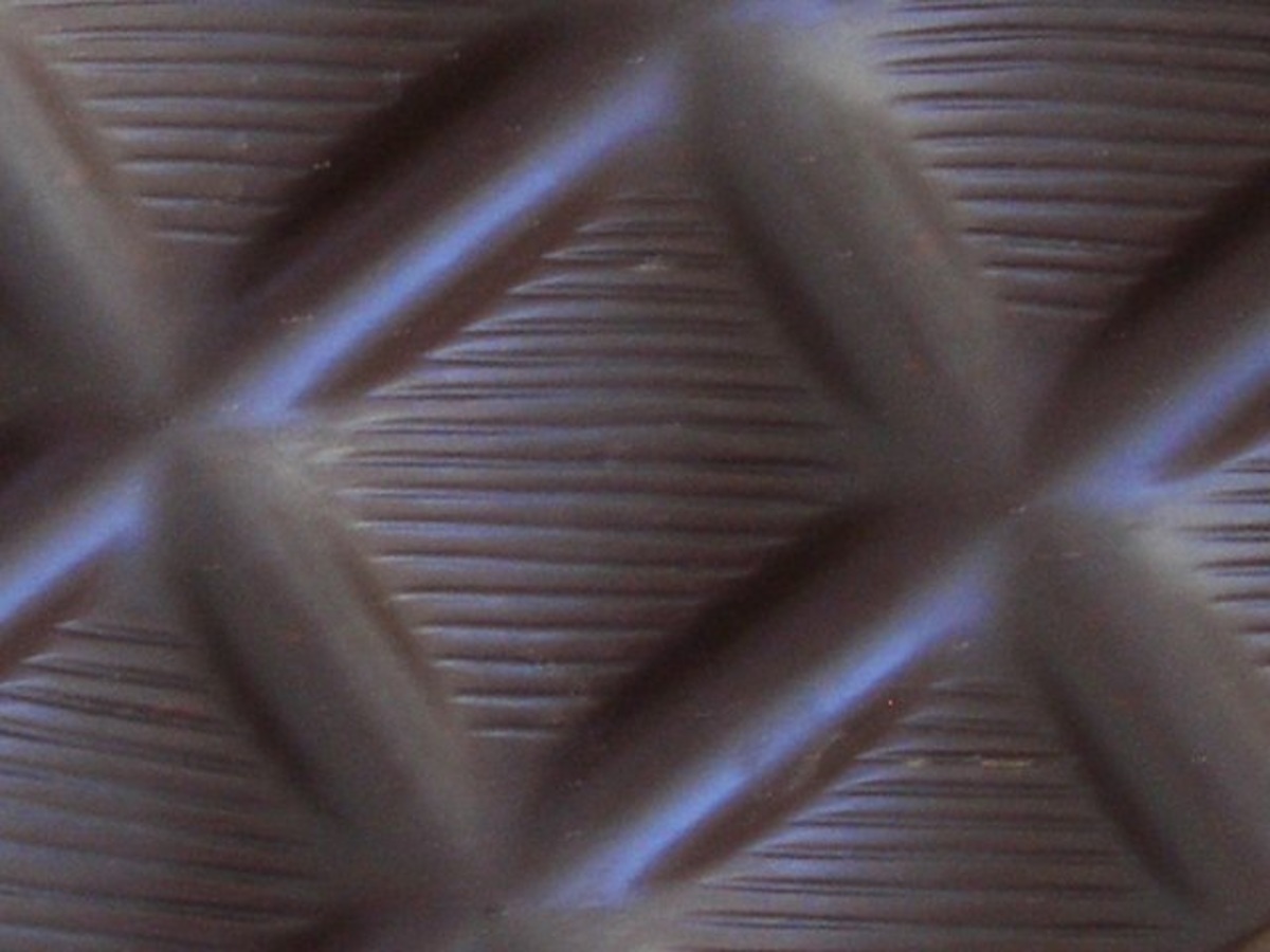 Η μαύρη σοκολάτα “ασπίδα” κατά του εγκεφαλικού