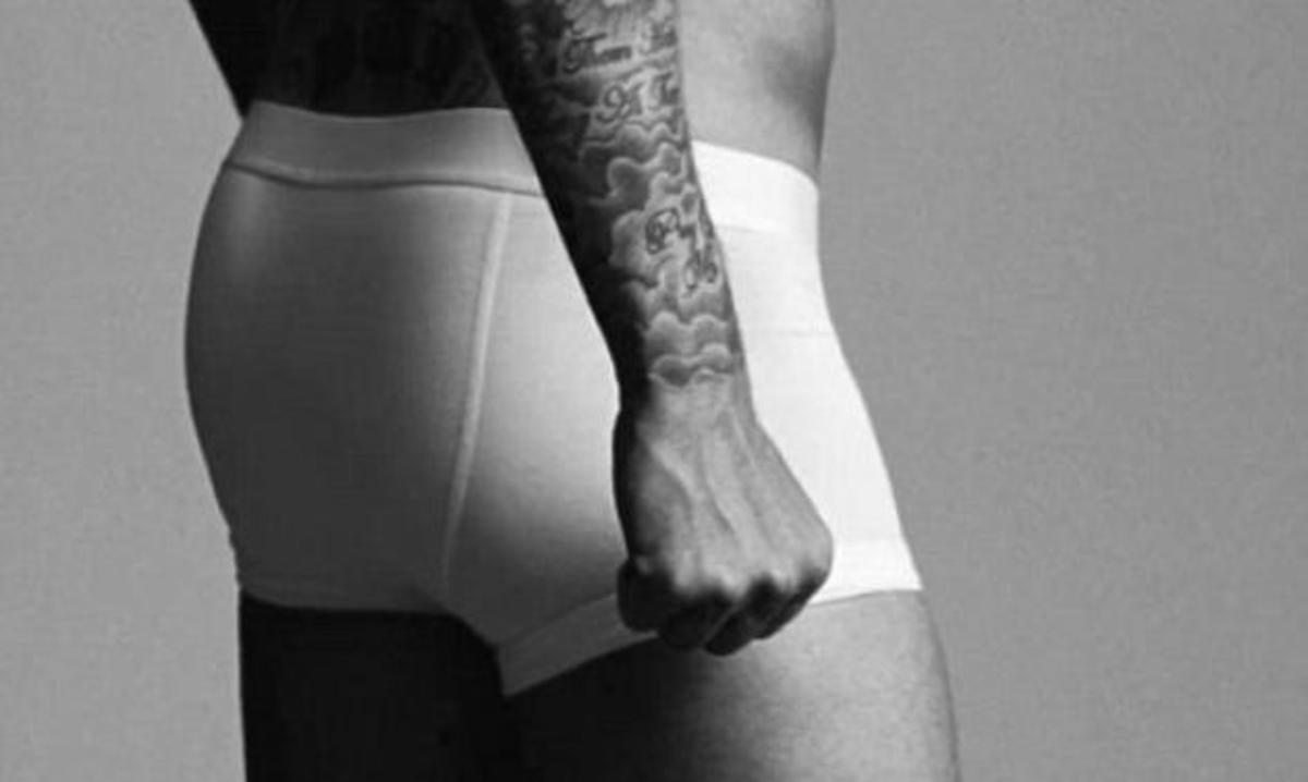 Κορίτσια, ο Beckham μόνο με το  εσώρουχο!