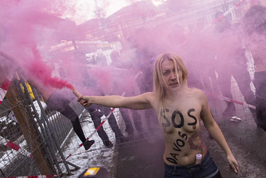 Γυμνές στο Νταβός! Ναι, στο οικονομικό φόρουμ… (ΦΩΤΟ)