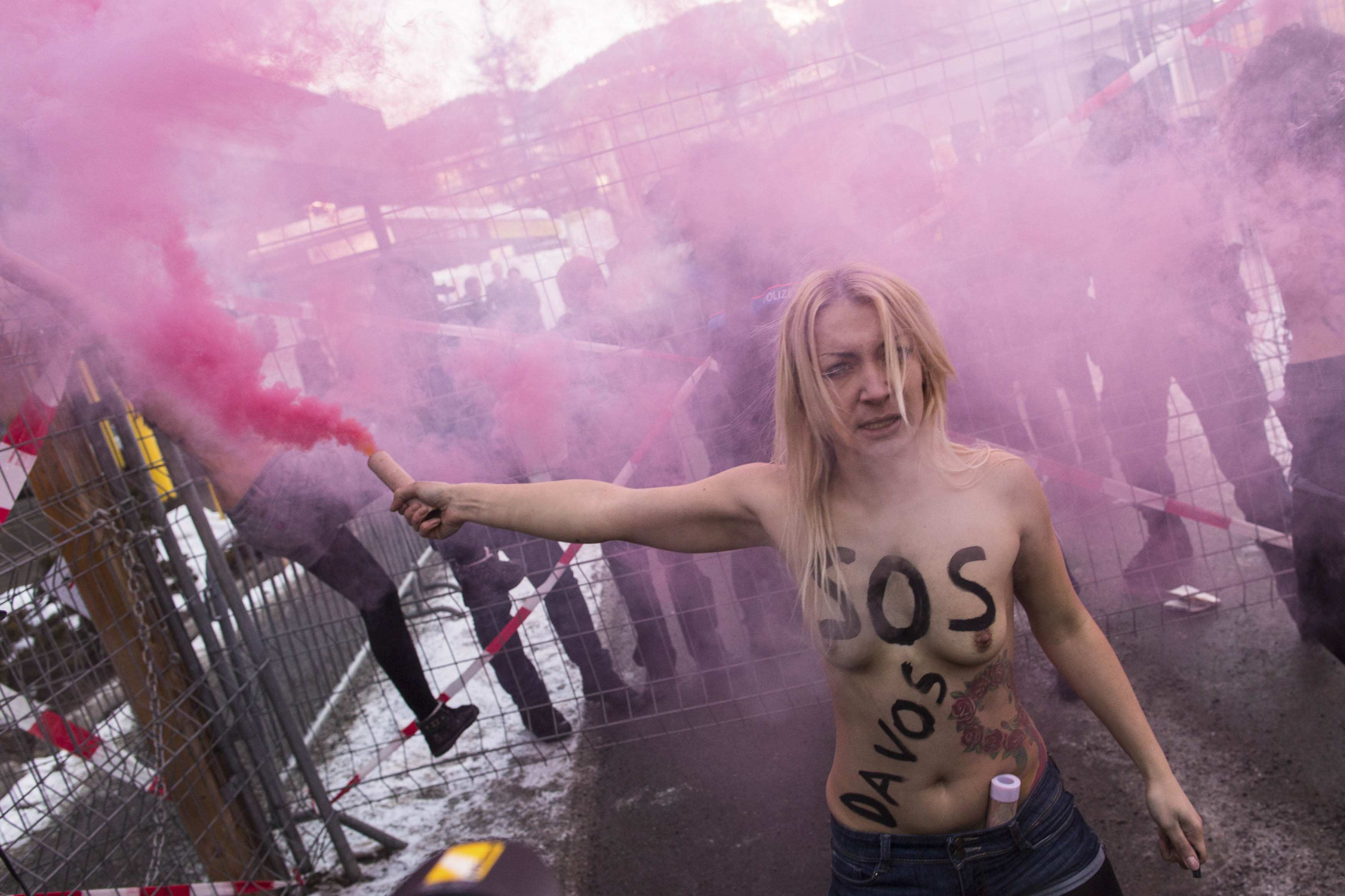 Γυμνές στο Νταβός! Ναι, στο οικονομικό φόρουμ… (ΦΩΤΟ)