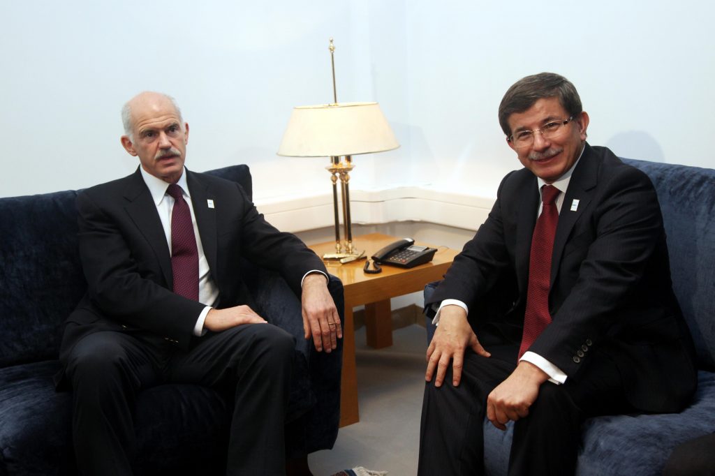 O έλληνας πρωθυπουργός με τον τούρκο υπουργό Εξωτερικών ΦΩΤΟ EUROKINISSI