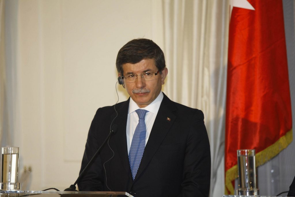 Στα Σκόπια ο Νταβούτογλου