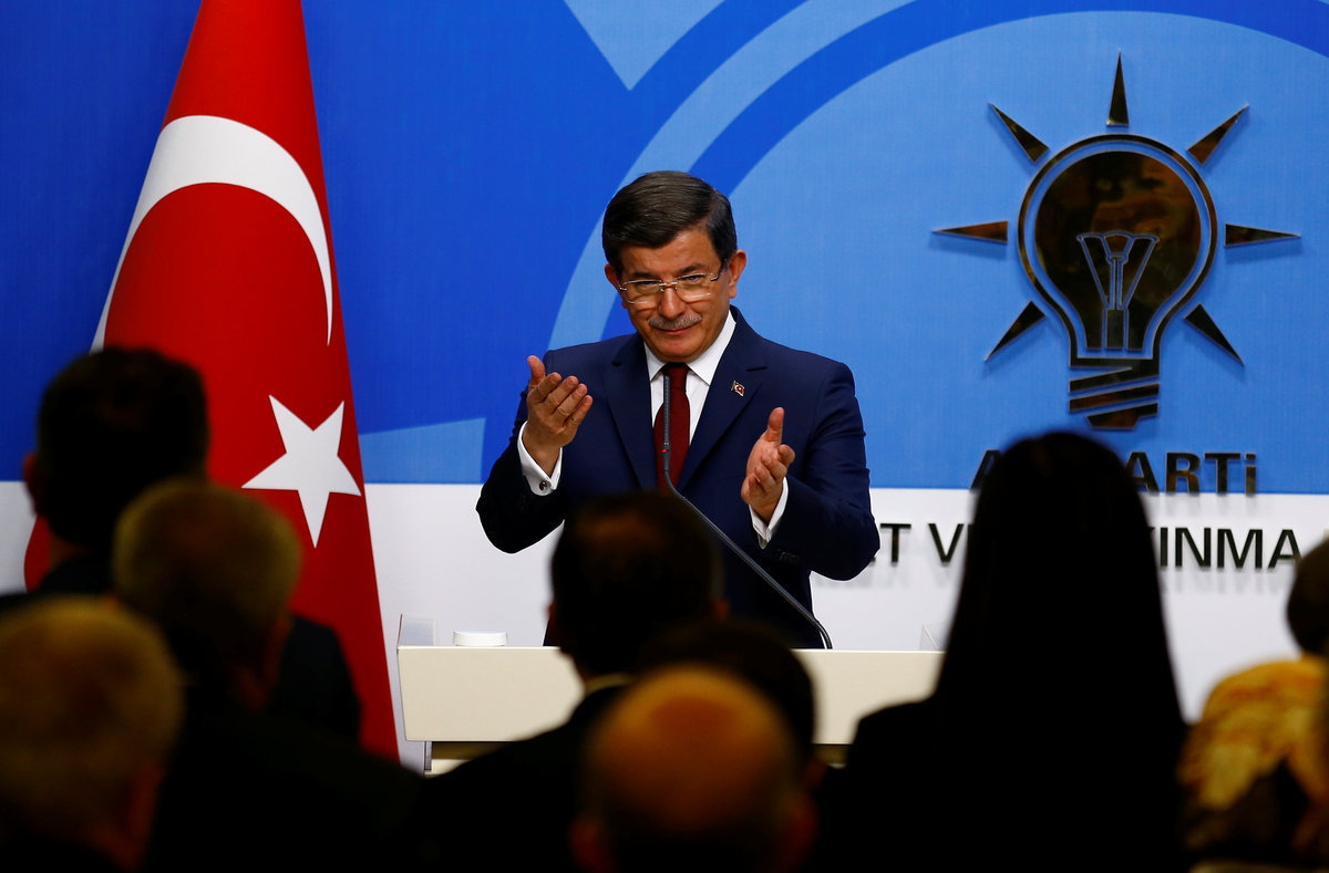 Τουρκία – Νταβούτογλου: Δεν θα είμαι υποψήφιος αλλά… – “Επίθεση” φιλίας στον Ερντογάν
