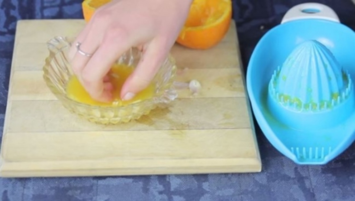 Έβαζε τα δάχτυλά της σε αυτό το μείγμα για 2 εβδομάδες – Δείτε το αποτέλεσμα (ΒΙΝΤΕΟ)