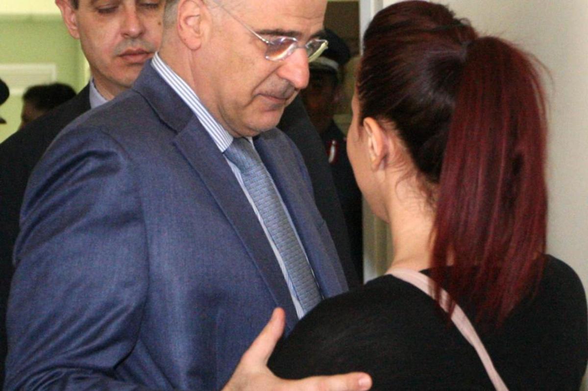 Από την επίσκεψη του Ν. Δένδια στο νοσοκομείο όπου νοσηλεύεται ο Αστυνομικός - ΦΩΤΟ EUROKINISSI