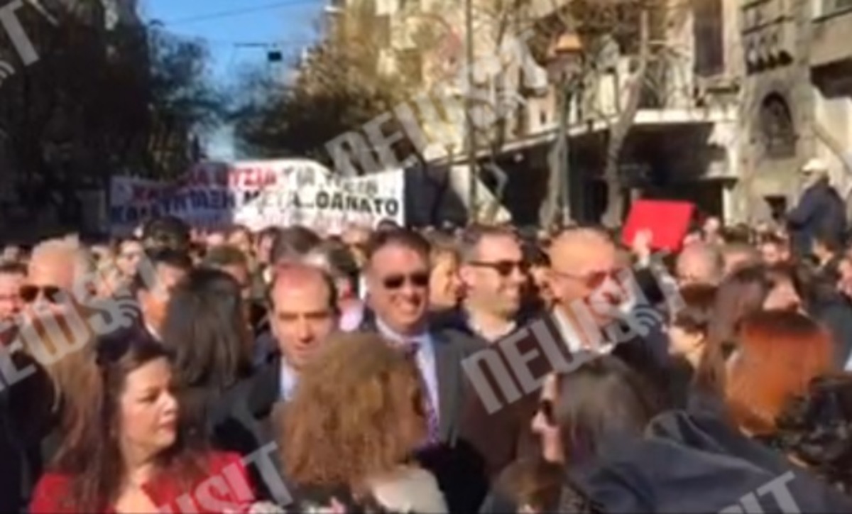 Σύνθημα δικηγόρων για Κατρούγκαλο