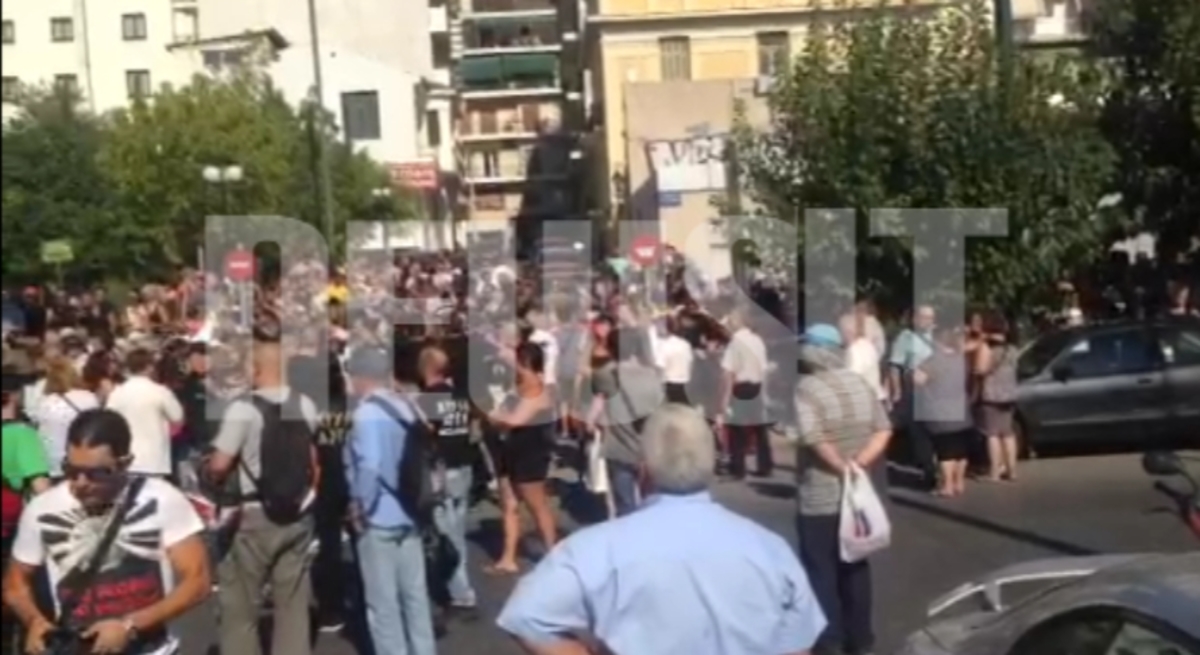 Διανομή τροφίμων της ΧρυσήςΑυγής