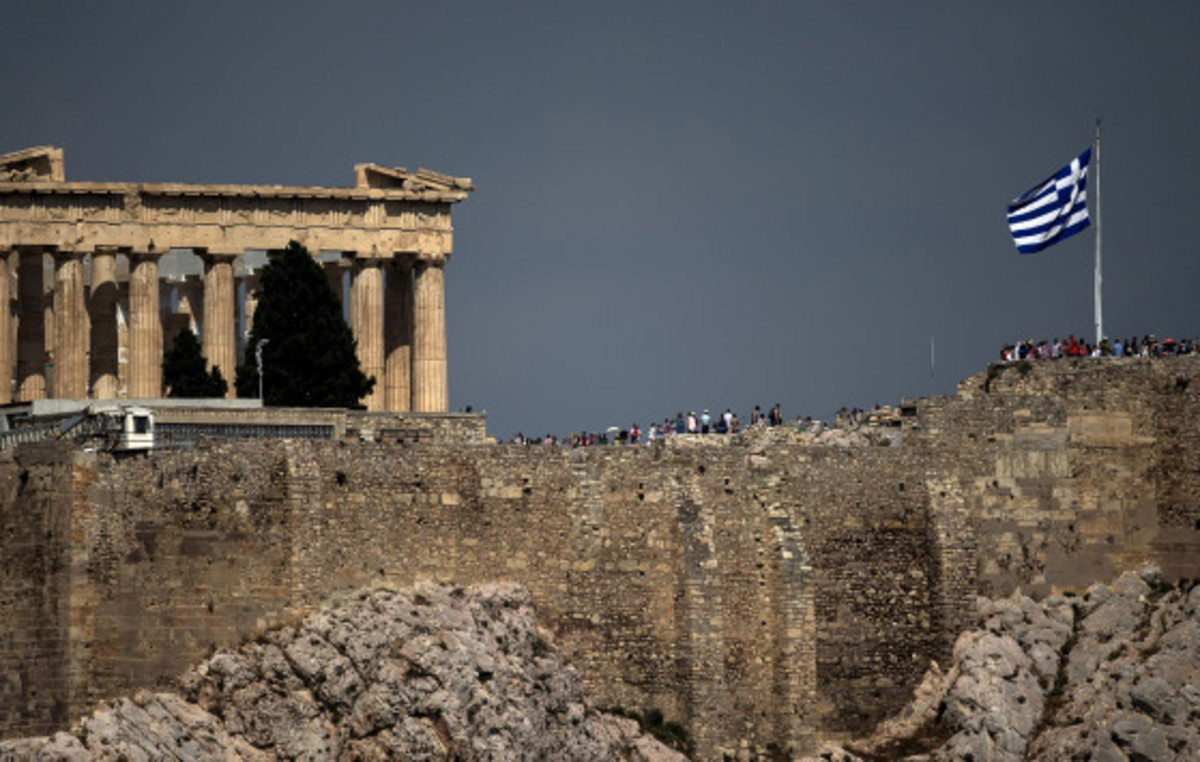 Economist: Η Ελλάδα έγινε θεατής στην ίδια της την τραγωδία!