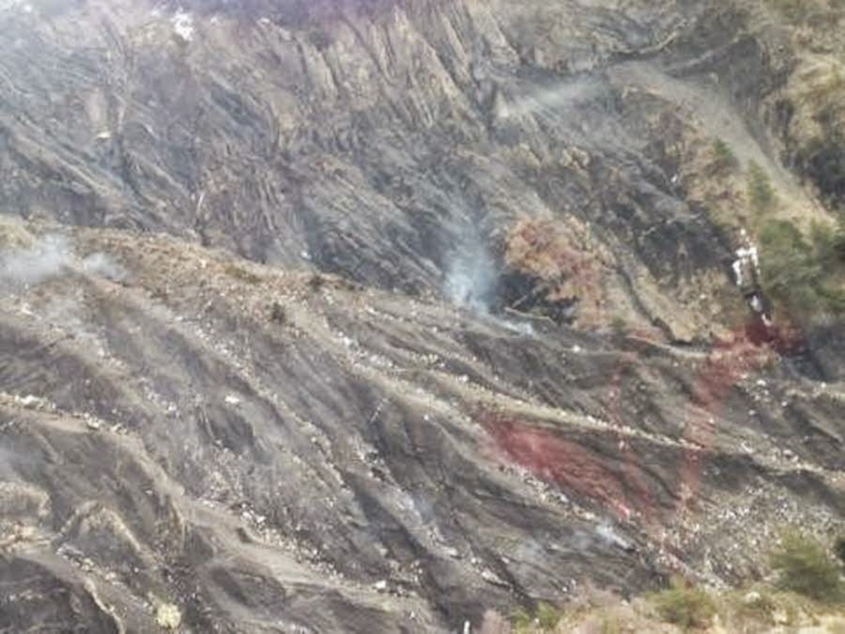 Το αεροπλάνο της Germanwings διαλύθηκε! Εικόνες από τα συντρίμμια που συγκλονίζουν! Στους 150 οι νεκροί – Ανάμεσά τους πολλά παιδιά!